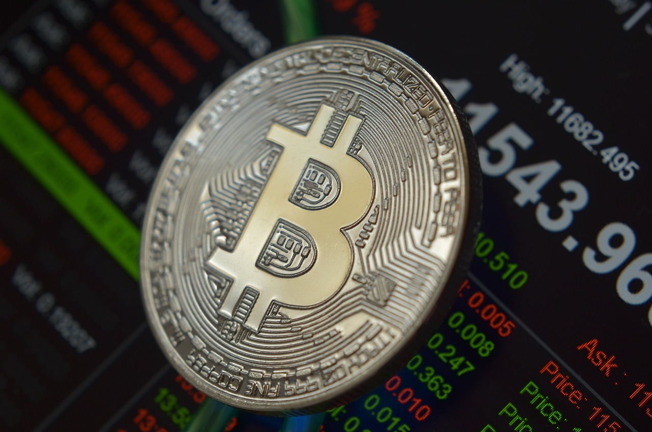 余弦：Hyperliquid上50倍杠杆巨鲸再以452万USDC做多ETH！爆仓价1391美元